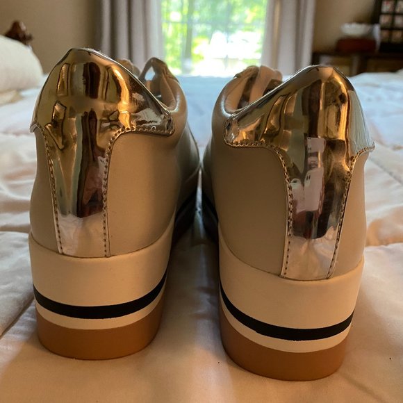 SHOES - Picture 3 of 6